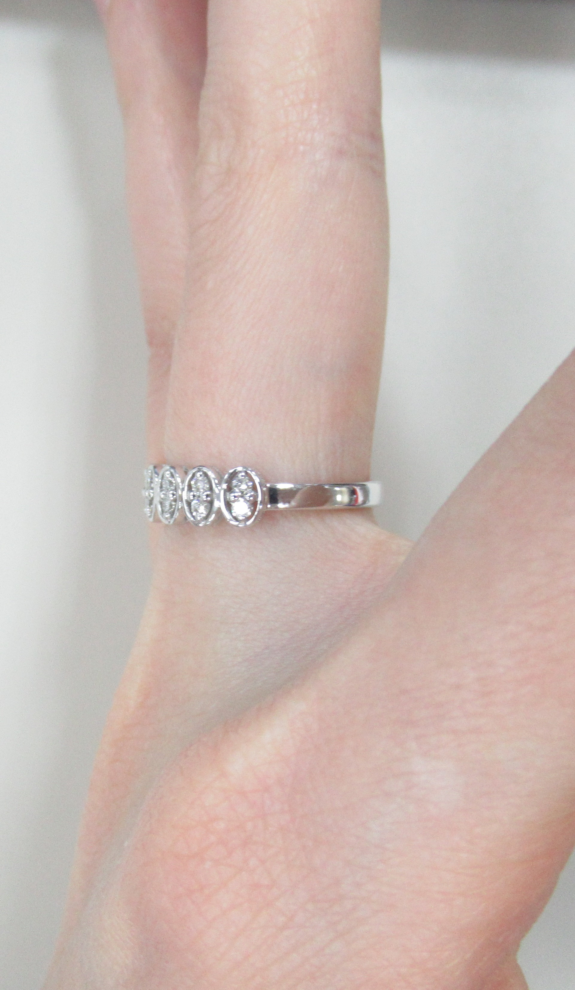 Кольцо из белого золота с бриллиантами